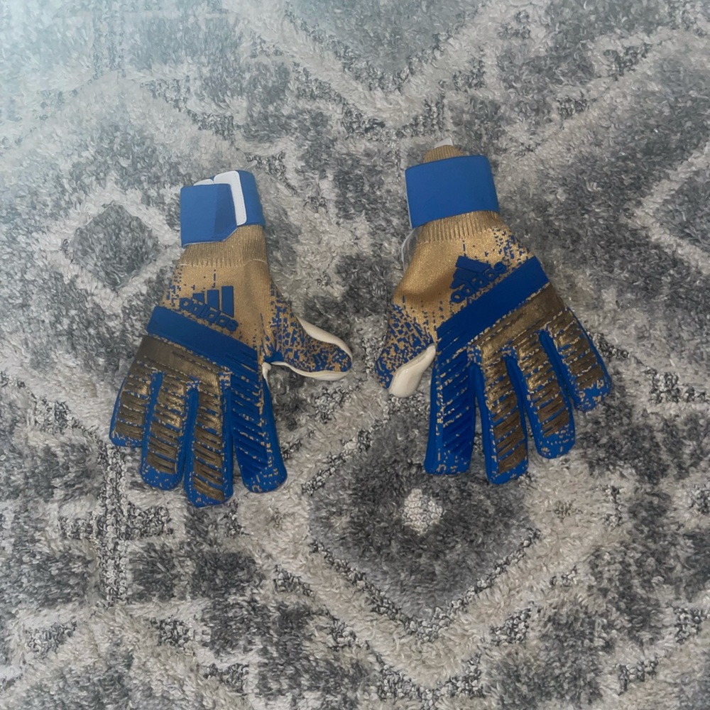 Adidas finger save pro version soccer gloves used in good condition